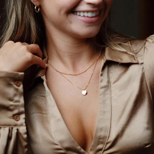 Vista 3 de Ava Riley Collar para mujer, gargantilla delicada chapada en oro de 14 quilates, collares de plata en capas para mujer, joyería de playa de moda