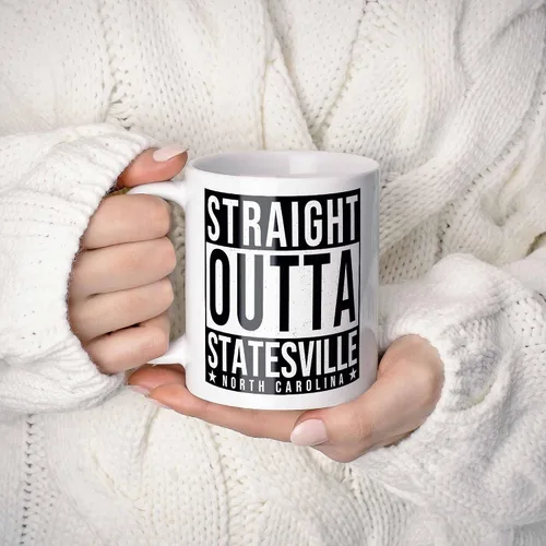Vista 2 de Straight Outta Statesville North Carolina (NC) Taza de café de recuerdo. Divertido, I Love City Regalo para hombres mujeres, cumpleaños, Día