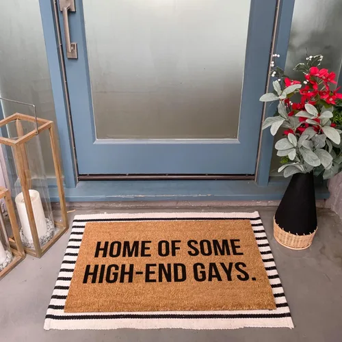 Vista 2 de Divertido tapete de fibra de coco – Welcome Home of Some High-End Gays – Parte trasera de PVC resistente antideslizante – 23.6 x 15.7 pulgadas