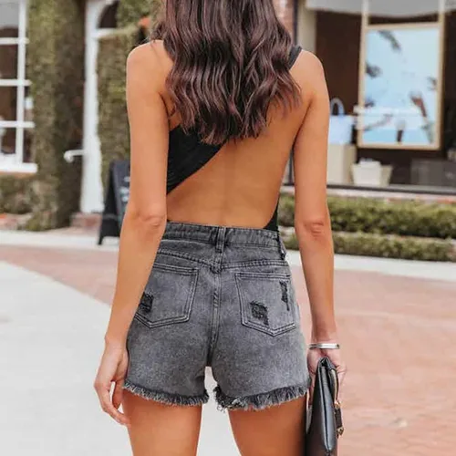 Vista 2 de Cyparel Pantalones cortos de mezclilla con diamantes de imitación para mujer, cintura media, rasgados, dobladillo deshilachado, pantalones cortos