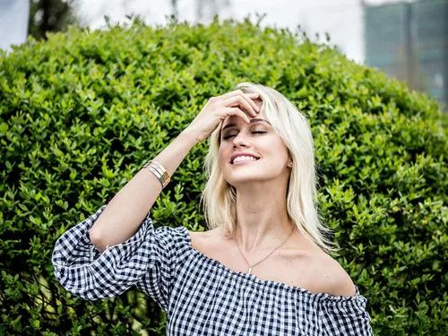 Vista 4 de JoycuFF - Pulseras de acero inoxidable para mujer con frase inspiradoramantra (en inglés) oculta, un regalo para mostrarle tu apoyo a tus amigos