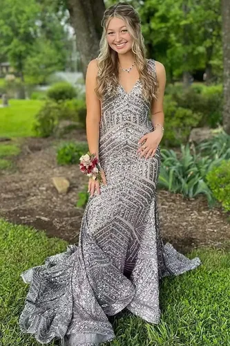 Vista 4 de Toreque Women's Long Sequin Mermaid Prom Dresses Deep V Neck Sleeveless Formal Evening Party Gowns with Train
