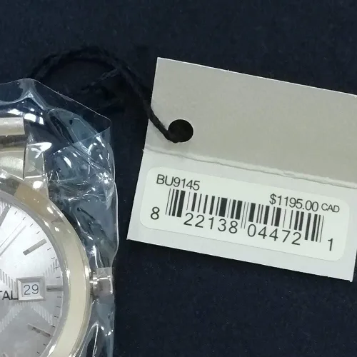 Vista 2 de Reloj de pulsera Swiss Rare BU9145 para mujer con esfera dorada grabada de 1339in Oro La ciudad
