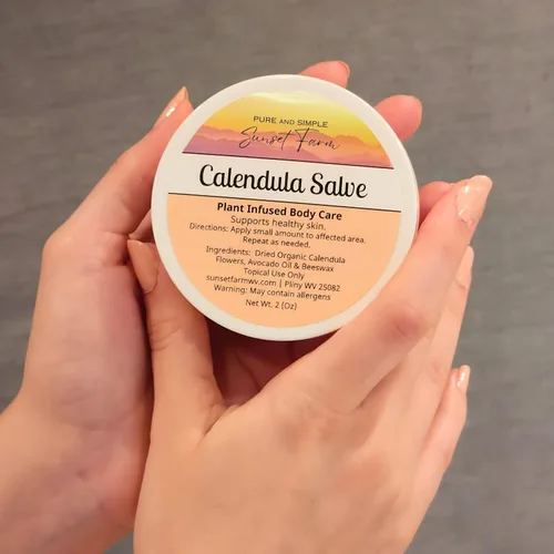 Vista 3 de Bálsamo de Caléndula para una Piel Suave y Feliz Bálsamo Herbal Orgánico, Sin OGM, de Lotes Pequeños Hecho en Familia en WV Frasco de 2 oz
