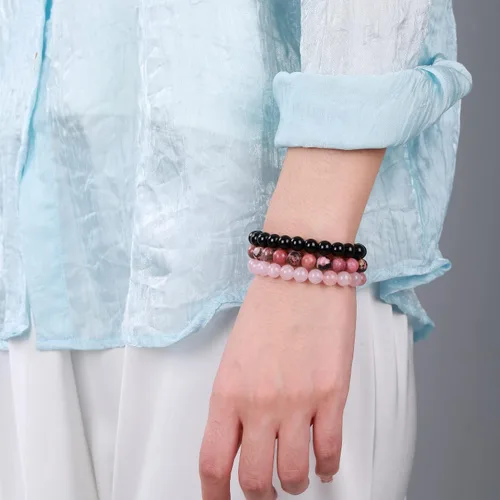 Vista 6 de Pulsera elástica de 0.315 in con piedras semipreciosas naturales unisex, Gema, granate