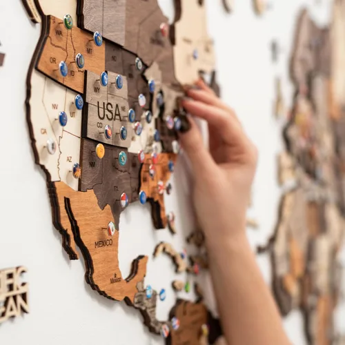 Vista 7 de Arte de pared de madera 3D con mapa del mundo (tamaño pequeño, multicolor)