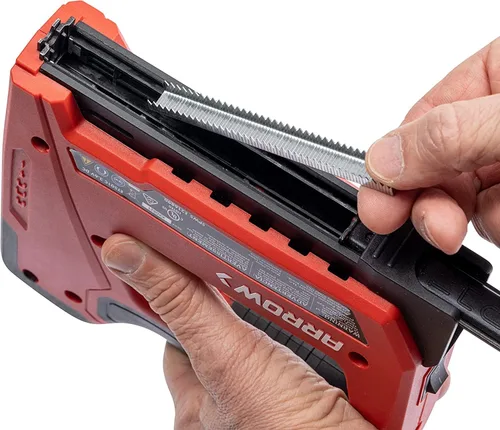 Vista 5 de Arrow ET501C - Pistola profesional inalámbrica 5 en 1 para grapas y clavos, grapadora de alambre y clavadora de clavos a batería para tapicería