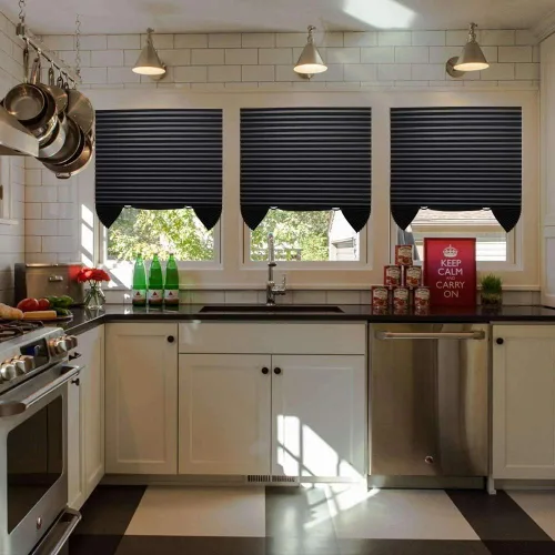Vista 4 de LUCKUP 1 Paquete Persiana de Tela Plisada Filtrante de Luz Sin Cordón, Fácil de Cortar e Instalar, con 2 Clips (48"x72" - 1 Paquete, Negro)