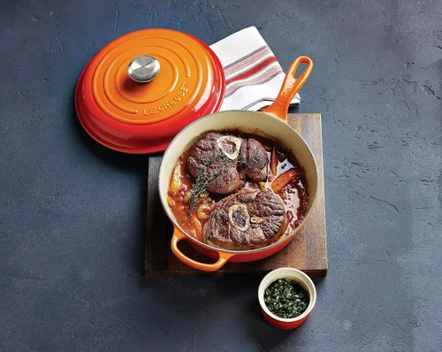 Vista 5 de Le Creuset Cacerola de Hierro Fundido Esmaltado Signature Cassadou, 3.75 qt., Flame