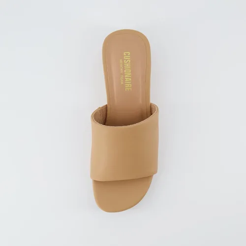 Vista 6 de CUSHIONAIRE Sandalia de cuña de corcho Nano para mujer+espuma viscoelástica, anchos disponibles