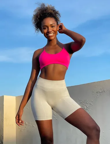 Vista 5 de FRESOUGHT Sujetadores deportivos para mujer, sin costuras, con tirantes y espalda cruzada, soporte medio, para entrenamiento, gimnasio, yoga