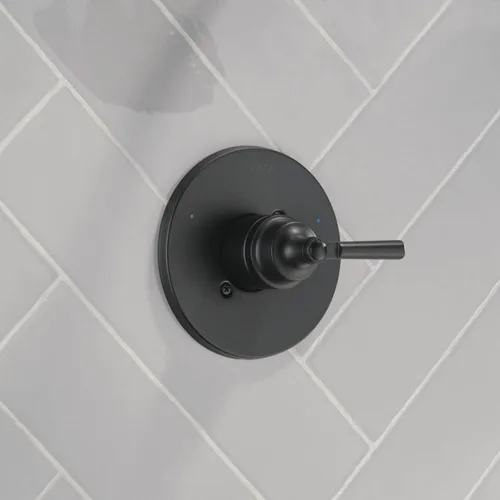 Vista 3 de DELTA FAUCET Saylor T14035-BL - Kit de moldura de válvula de ducha negro mate para sistemas y grifos, reemplazo de mango, mango único Mate negro