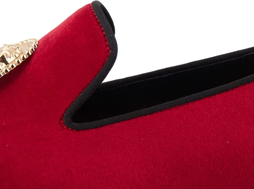 Vista 3 de Mocasines de terciopelo rojo para hombre con hebilla de animal dorado y placa hechos a mano