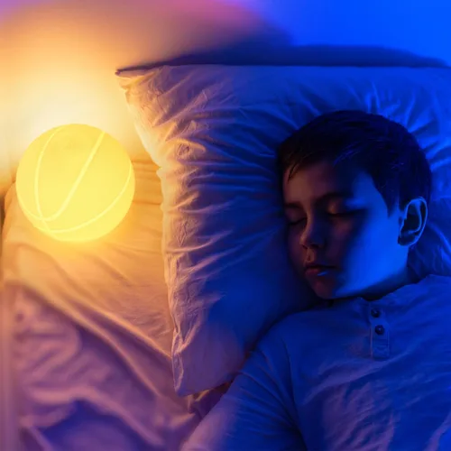 Vista 3 de Luz nocturna de baloncesto, regalos para papás y hombres aficionados al baloncesto, lámpara de habitación con control remoto, 16 colores cambiantes