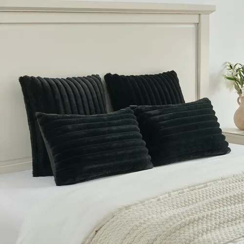 Vista 5 de FUTEI Pack of 2 Faux Fur Throw Pillow Covers 16x16 Inch, Black Negro
