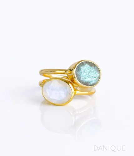 Vista 97 de Oval Birthstone Ring Bezel Set in Vermeil Gold, Sterling Silver, or Rose Gold, Stacking Birthstone Ring [rOMB]
