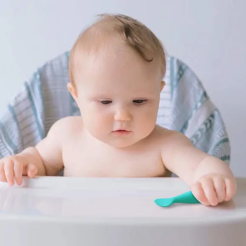 Vista 6 de PandaEar Cucharas para bebés sin BPA, paquete de 4, silicona suave, utensilio de mango de grasa de alimentación automática