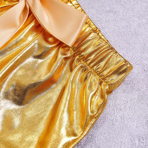 Vista 4 de CHENBAO Pantalones cortos metálicos de piel sintética para niñas pequeñas, pantalones cortos de Halloween con lazos para el pelo de murciélago