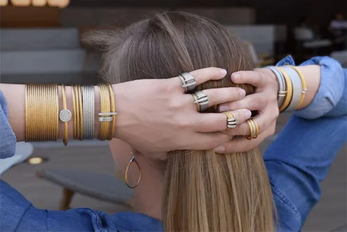 Vista 2 de Brazalete de cable Essentials de 16 filas, pulseras de acero inoxidable para mujer, brazaletes para mujer, pulseras para mujer