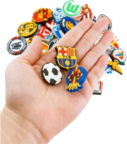 Vista 3 de 32 dijes deportivos de PVC para equipo de fútbol, para adolescentes, decoración para zapatos, sandalias, pulseras, adornos, regalo para niños