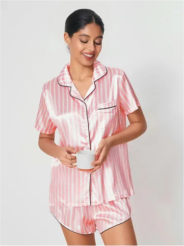Vista 7 de WDIRARA Conjunto de pijama de satén de manga corta y pantalones cortos para mujer