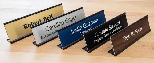 Vista 3 de Placa personalizada nombre de oficina con soporte para pared o computadora, 2 x 8, personalizada Placa de identificación personalizada, etiqueta