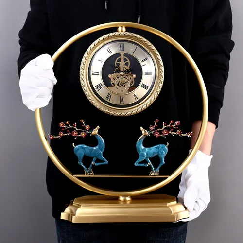 Vista 5 de TOMYEUS Reloj de mesa vintage, reloj de mesa de estilo chino, luz de lujo para sala de estar, reloj de péndulo, relojes de escritorio para hogar, TV