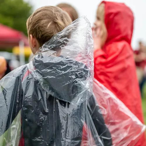 Vista 4 de Juvale Raincoat Plastic Disposable Rain Ponchos with Hood - Bulk Emergency Rain Cover