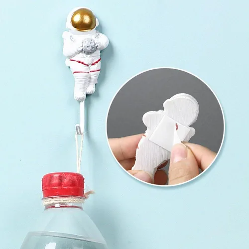 Vista 4 de gofidin 4 ganchos creativos de astronauta modelo de dibujos animados planeta cocina fuerte pegamento colgador puerta sin clavos detrás del llavero