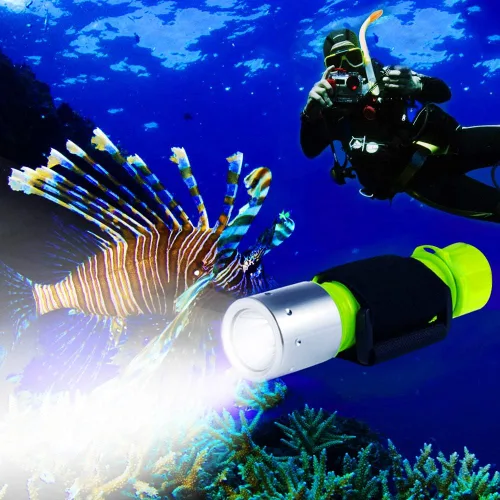 Vista 2 de BlueFire Linterna profesional de buceo de 1100 lúmenes, luz submarina brillante, luces de seguridad, impermeable, antorcha submarina para deportes