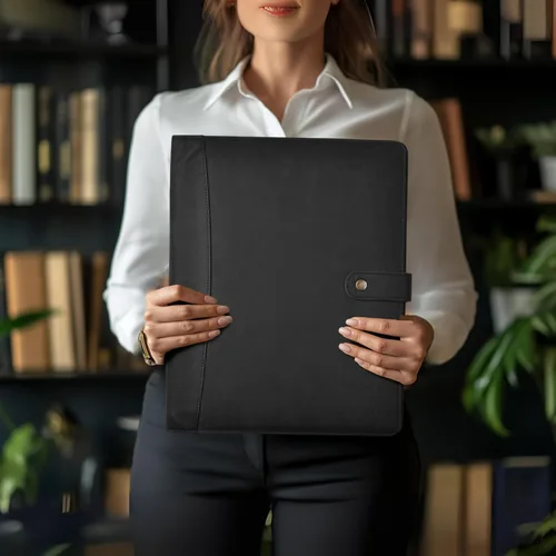 Vista 7 de Portafolio de cuero genuino – Elegante organizador profesional negro y carpeta para currículum, portadocumentos de cuero antiguo para negocios