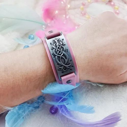 Vista 5 de TURTLEDOVE Dara - Pulsera de nudo celta - Pulsera vikinga con tótem vintage - Pulsera de cuero de metal ajustable