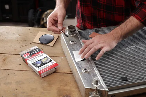 Vista 4 de J-B Weld 2120 - Kit de reparación de radiadores y plástico