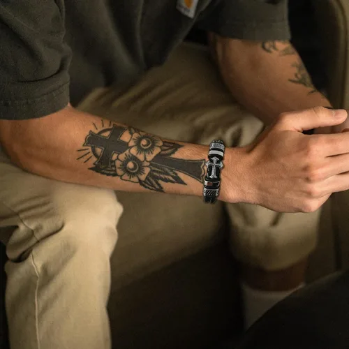 Vista 2 de Raymard Pulsera de cuero de doble fila cristiana para hombre - negrorojodorado y azul marino trenzado pulsera para hombres