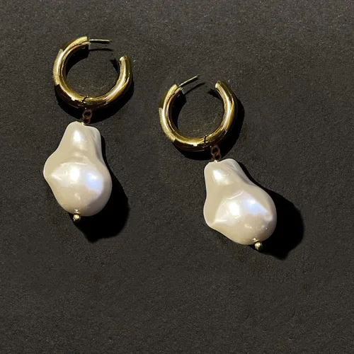 Vista 6 de Aretes colgantes de perlas chapados en oro de 14 quilates con perlas barrocas Aretes colgantes de perlas para mujer