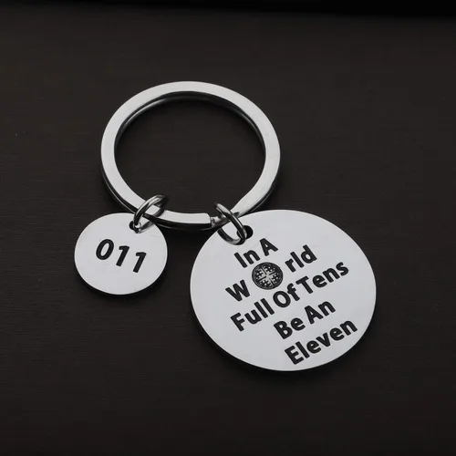 Vista 4 de TGBJE Llavero con texto en inglés "Friends Don't Lie", regalo con número 11