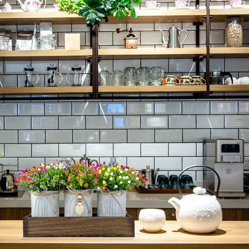 Vista 7 de Set de decoración de centro de mesa con flores artificiales, incluye 3 ramos falsos de Milán y bandeja de madera para decoración de escritorio