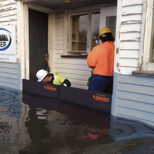 Vista 11 de Quick Dam QDFG25 Compuerta contra Inundaciones, 25 pulgadas, Naranja, Negro