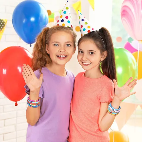 Vista 4 de Jadive 48 piezas de pulseras de Navidad de la amistad a granel, pulseras ajustables coloridas para niños, pulseras elásticas de arcilla, pulseras