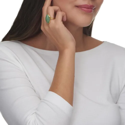 Vista 4 de PalmBeach - Anillo de plata de ley chapada en oro amarillo con forma de marquesa de jade verde, tallas 6 a 10