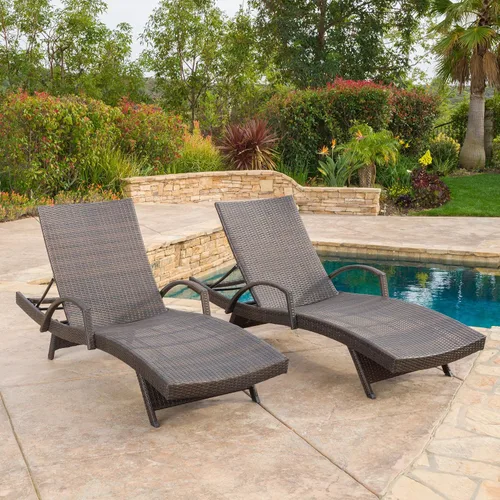 Vista 2 de Olivia Patio Furniture, silla de salón de mimbre con brazos para exteriores, juego de 2, Multi-Marrón