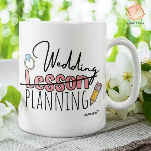 Vista 4 de Taza de planificación de lecciones de boda para profesores, regalos para novia, taza de café de compromiso