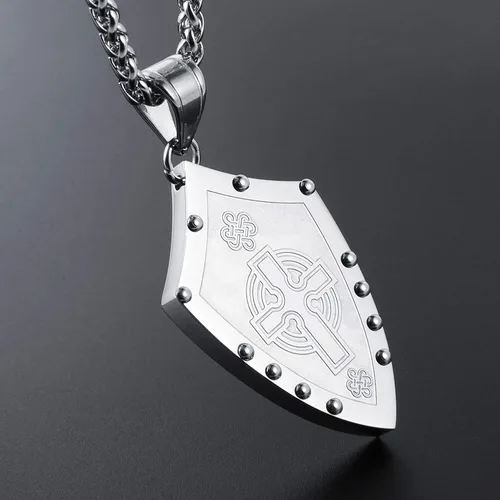 Vista 2 de HZMAN - Collar con colgante de acero inoxidable con diseño de escudo medieval de los guerreros con nudo celta de cruz irlandesa color plateado