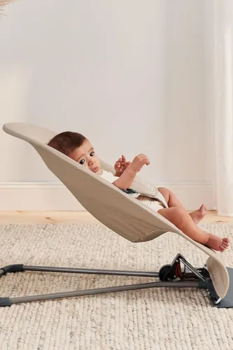 Vista 3 de BabyBjörn Bouncer Balance Soft, caqui/beige, tejido Asiento gorila ajustable 2 en 1 para bebé y silla para niños pequeños, recién nacido a niño