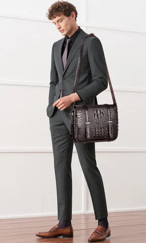 Vista 3 de PIJUSHI Bolso bandolera de cuero de cocodrilo para hombre (PE001 café), Café