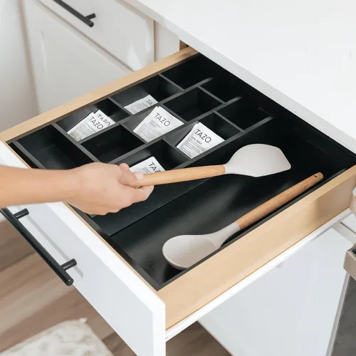 Vista 7 de KitchenEdge Organizador de cajón de cocina para bolsitas de té y cápsulas de café, expandible de 9.7 a 17 pulgadas, 10 compartimentos de Negro Bambú