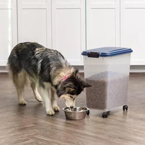 Vista 5 de IRIS USA Contenedor hermético de almacenamiento de alimentos para perros, hasta 40 libras, ruedas acoplables, para almacenamiento de alimentos