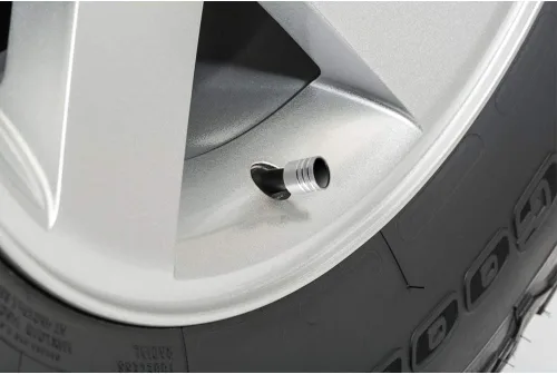 Vista 2 de iPick Image Para Cadillac Script Placa de identificación en blanco sobre tapas de vástago de válvula de neumático estilo cilindro de aluminio
