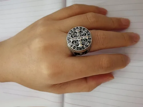 Vista 4 de enhong Anillo de exorcismo de San Benito para hombres de acero inoxidable católico de la cruz romana de la protección del demonio cazador