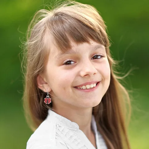 Vista 6 de Juego de 16 pares de aretes de aro hipoalergénicos para niñas con dije, lindos aretes de aro pequeños, Metal, no conocido